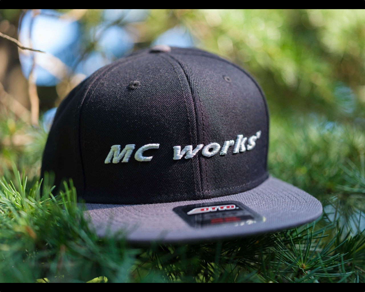 Mc Works' フラットバイザーキャップ